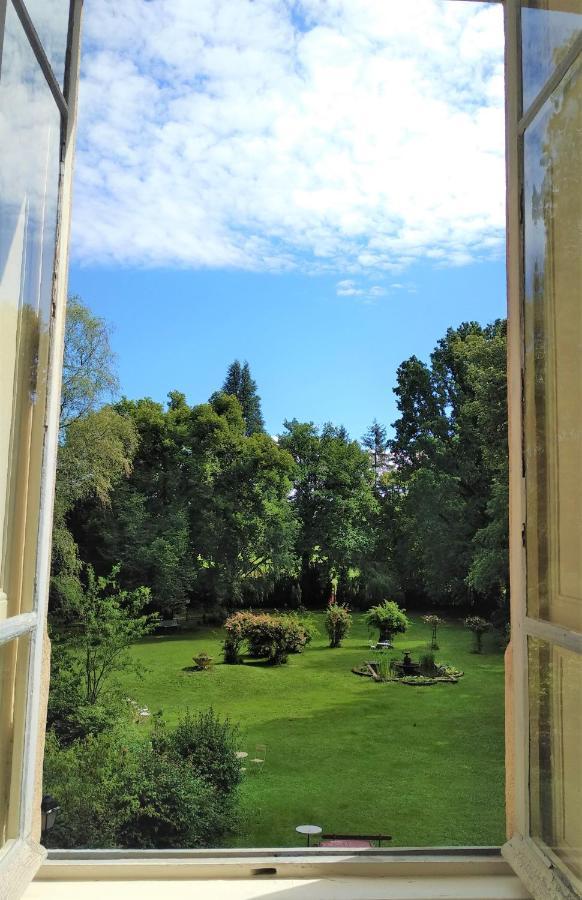 Saint-Rémy-de-Chargnat Chateau De La Vernede, La Grande Vernede المظهر الخارجي الصورة